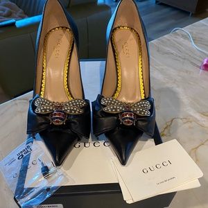 Gucci Charlotte Bee black pump size 37.5